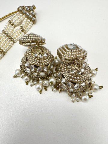 How Traditional Jewelry Complements Ethnic Outfits